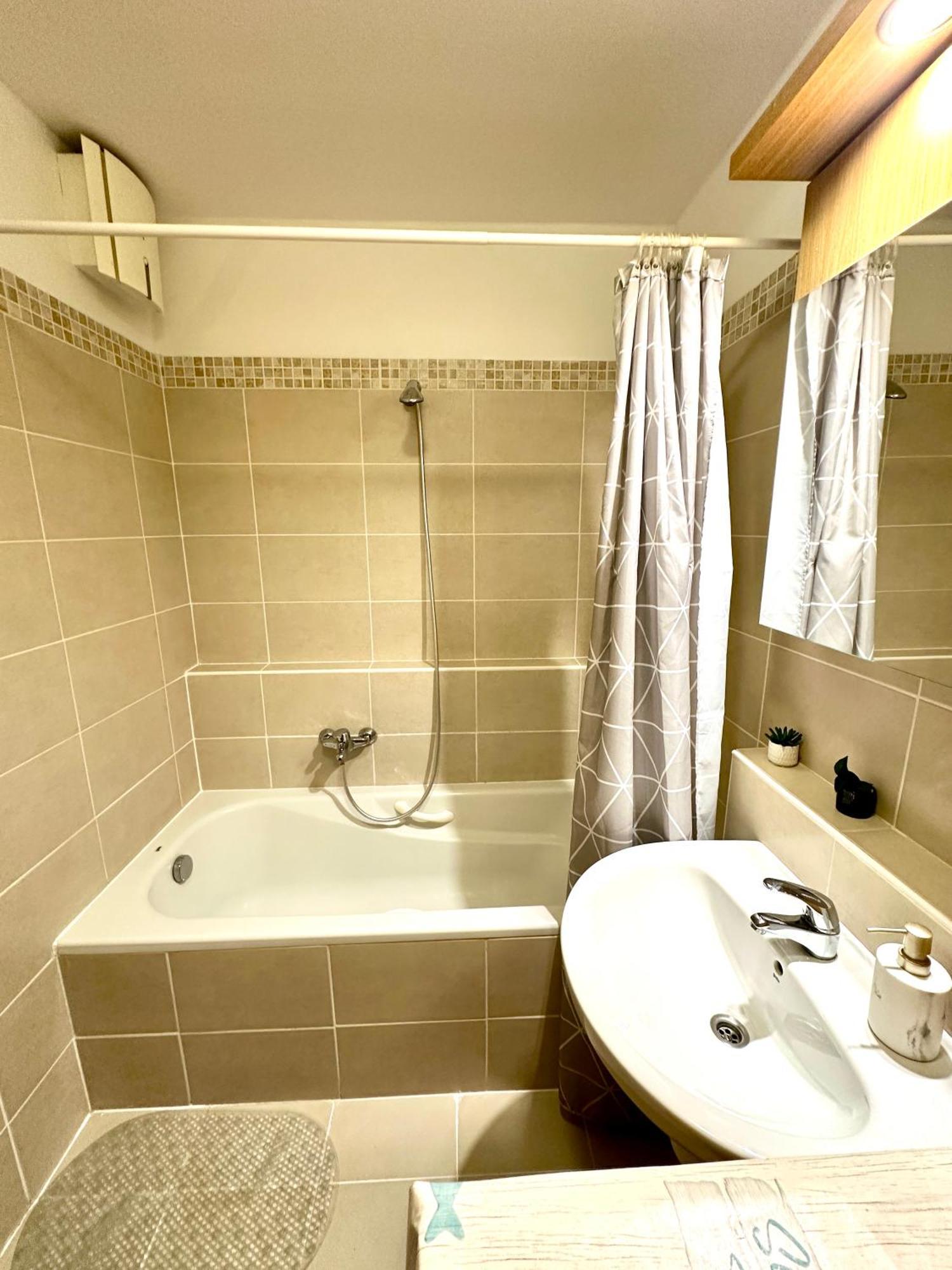 Central Apartment With Balcony Budapest Kültér fotó