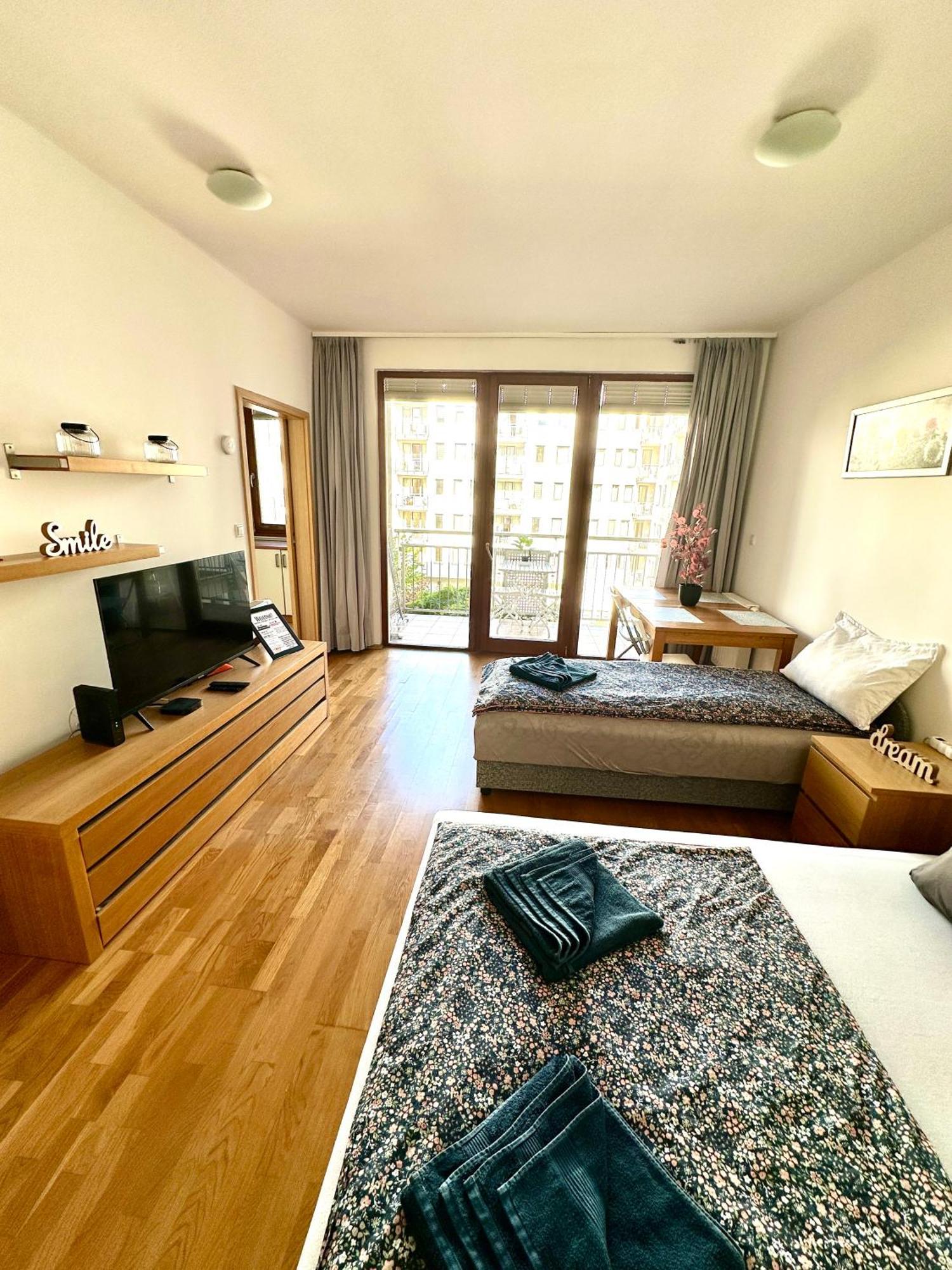 Central Apartment With Balcony Budapest Kültér fotó